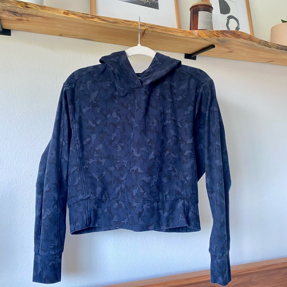 Athleta Cropped Navy Camo Farallon Hoodie